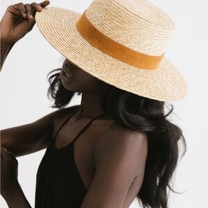 Gigi pip capri short Elegant Tan Straw Hat with tan Band 59 sz